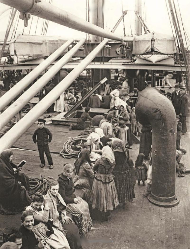 Titanic (History in Photographs)