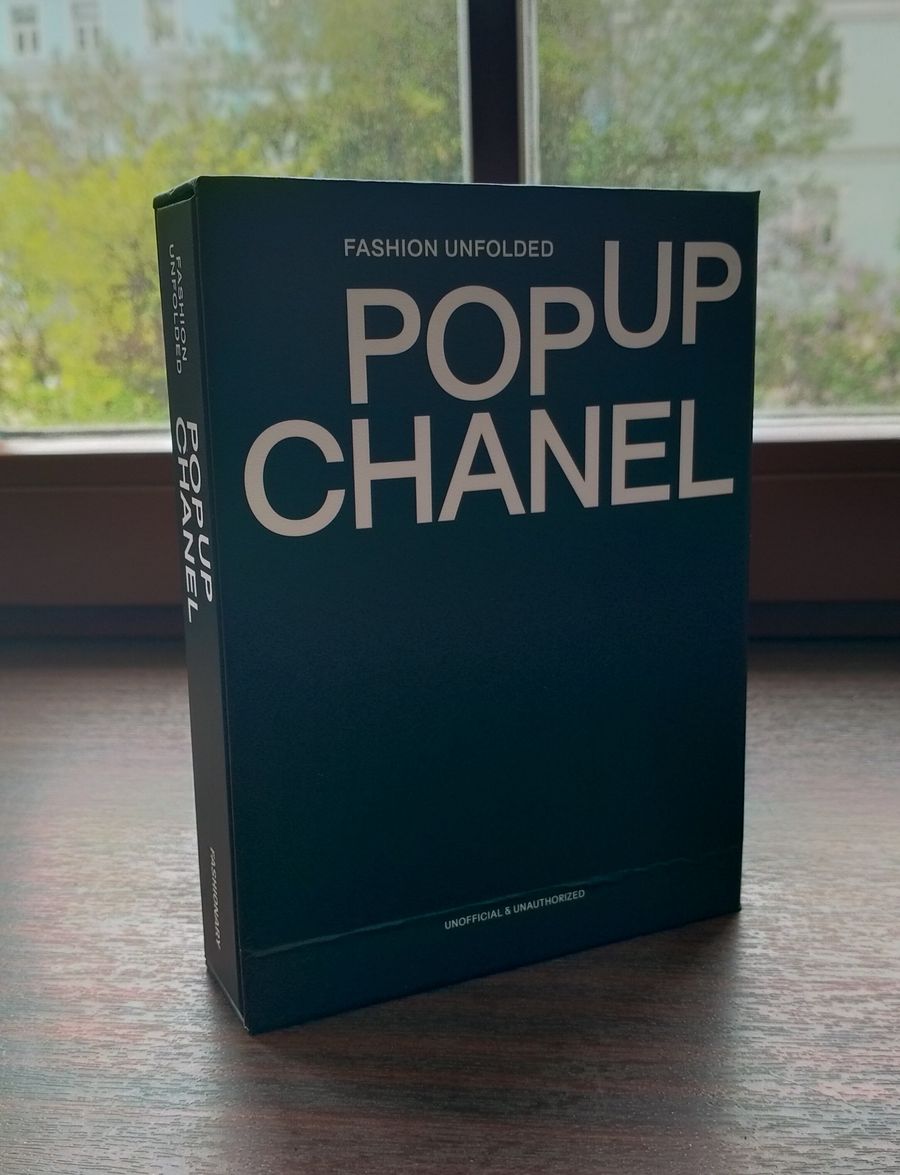 Fashion Unfolded Pop-Up Chanel